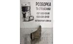Патрубок турбокомпресора двигуна.