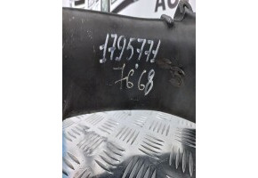 Патрубок турбокомпресора двигуна.