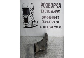 Патрубок турбокомпресора двигуна.