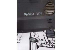 Панель з отворами обдува лобового скла